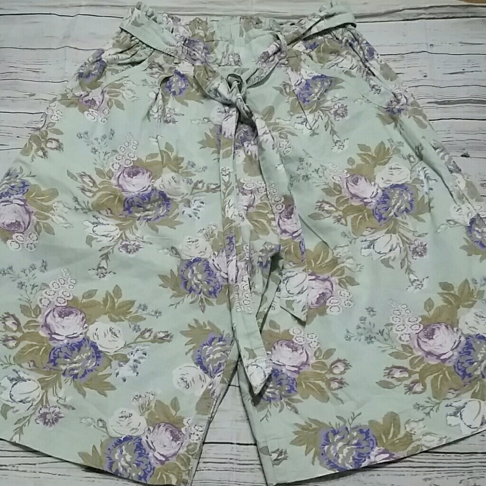CABBAGES AND ROSES Walking Shorts Size S